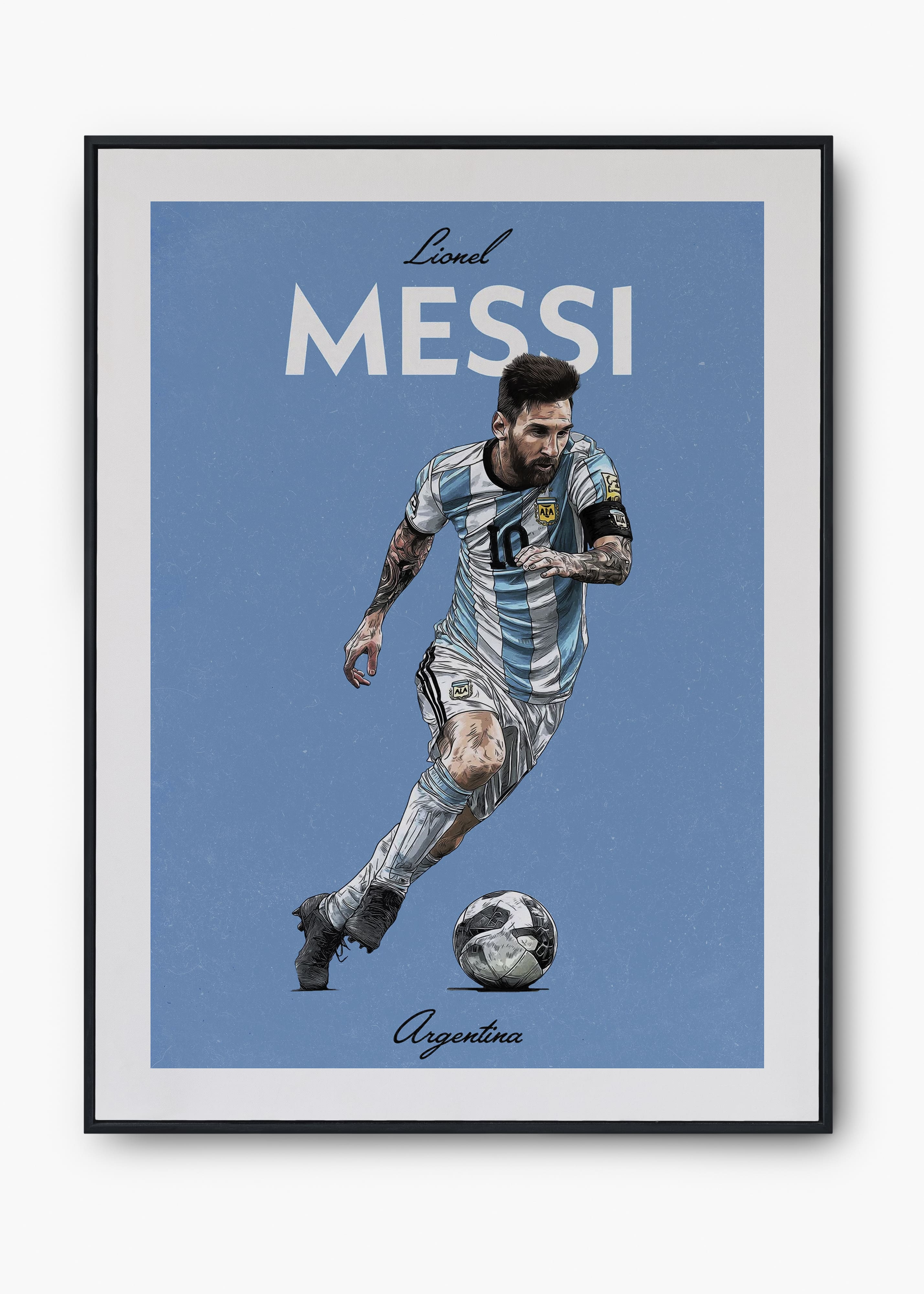 Quadro do Lionel Messi emoldurado em moldura clássica preta, destaque para composição de parede com jogadores de futebol