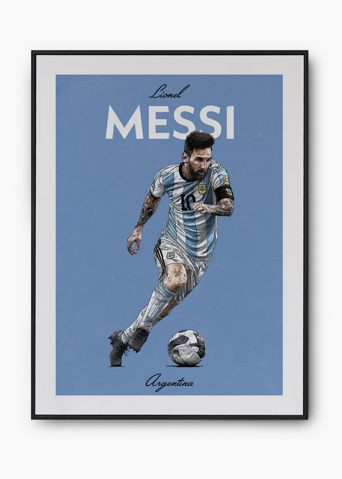Quadro do Lionel Messi emoldurado em moldura clássica preta, destaque para composição de parede com jogadores de futebol